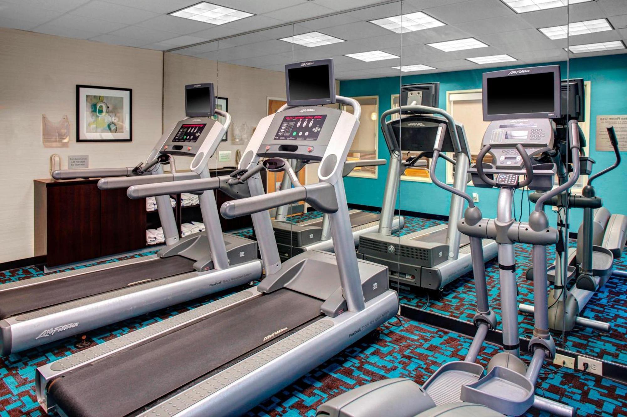 Fairfield Inn And Suites By Marriott Emporia I-95 Экстерьер фото