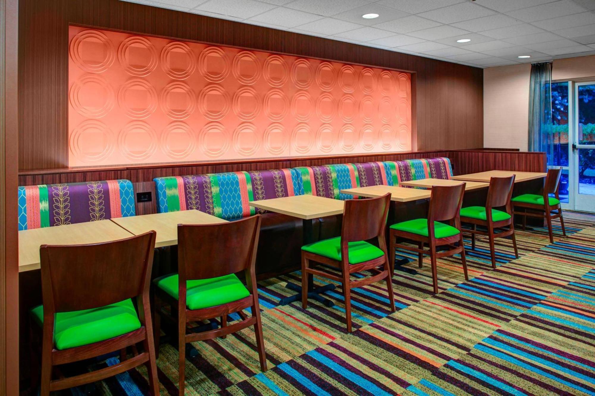 Fairfield Inn And Suites By Marriott Emporia I-95 Экстерьер фото