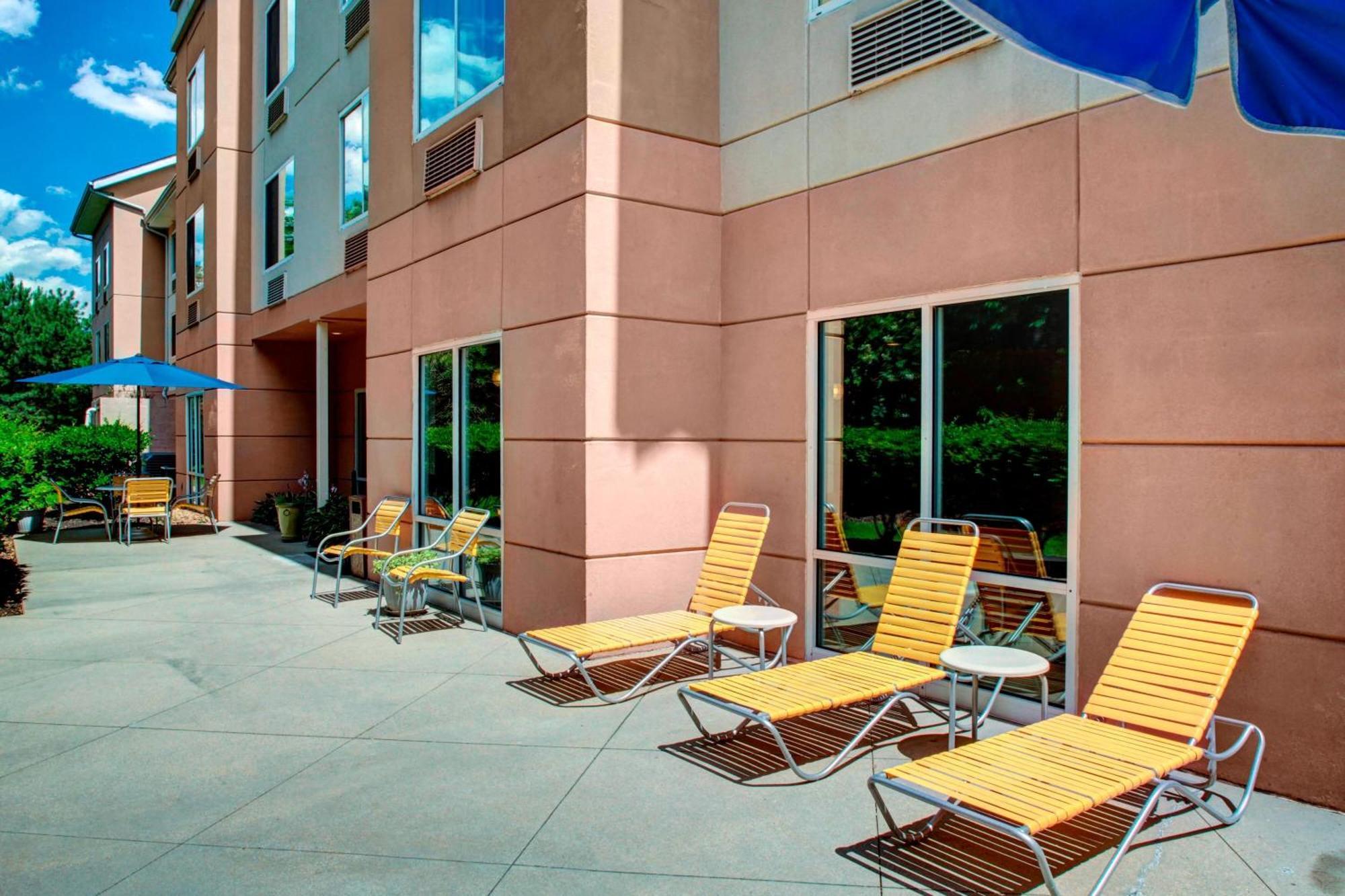 Fairfield Inn And Suites By Marriott Emporia I-95 Экстерьер фото