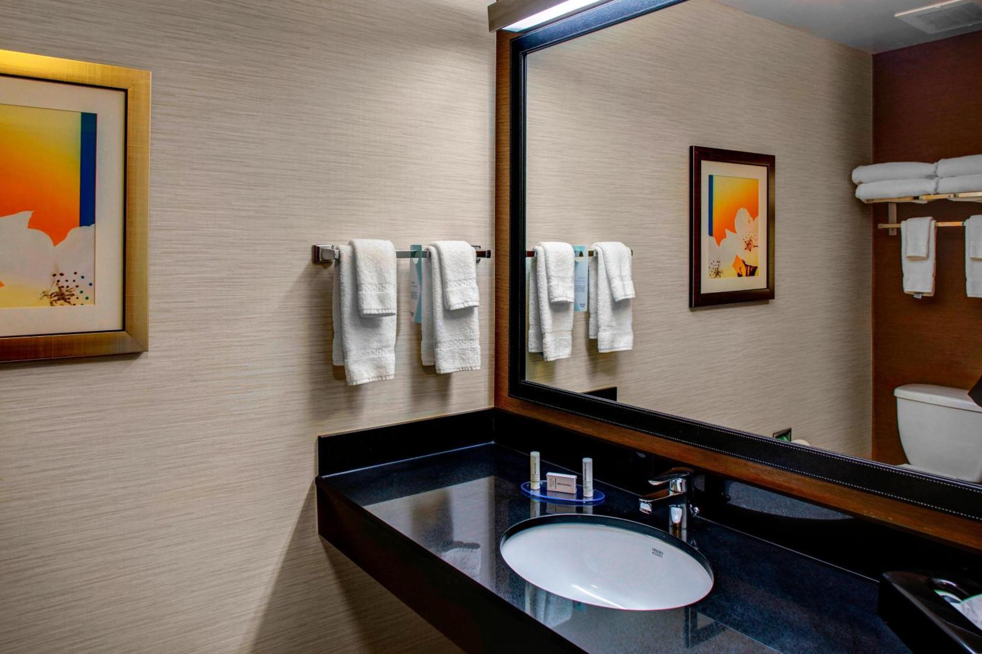 Fairfield Inn And Suites By Marriott Emporia I-95 Экстерьер фото