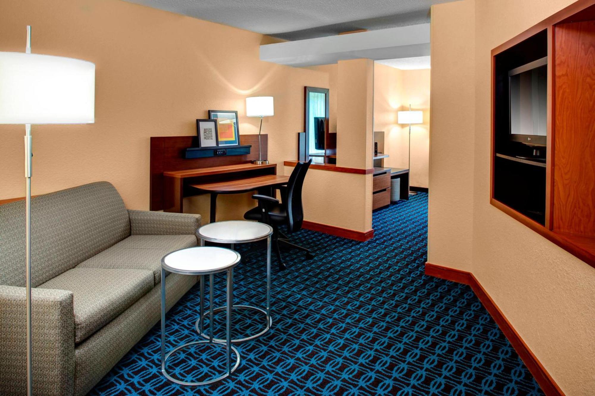 Fairfield Inn And Suites By Marriott Emporia I-95 Экстерьер фото