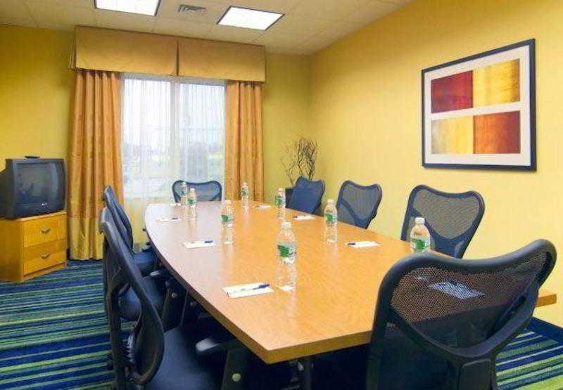 Fairfield Inn And Suites By Marriott Emporia I-95 Экстерьер фото