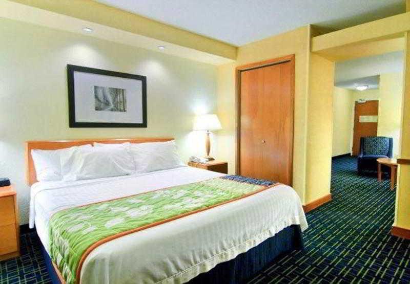 Fairfield Inn And Suites By Marriott Emporia I-95 Экстерьер фото