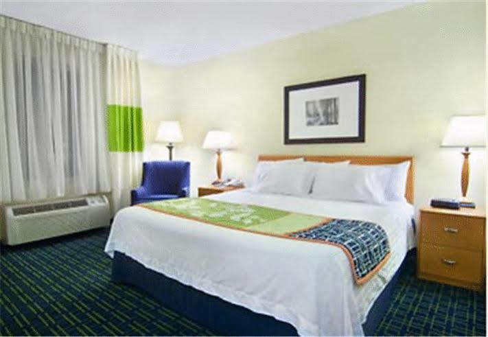 Fairfield Inn And Suites By Marriott Emporia I-95 Экстерьер фото