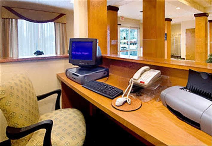 Fairfield Inn And Suites By Marriott Emporia I-95 Экстерьер фото